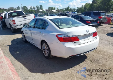 2015 Honda Accord Touring z USA, uszkodzony, nr VIN 1HGCR3F99FA036865